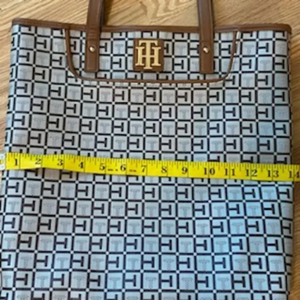 Tommy Hilfiger Executive Tote with pouch
